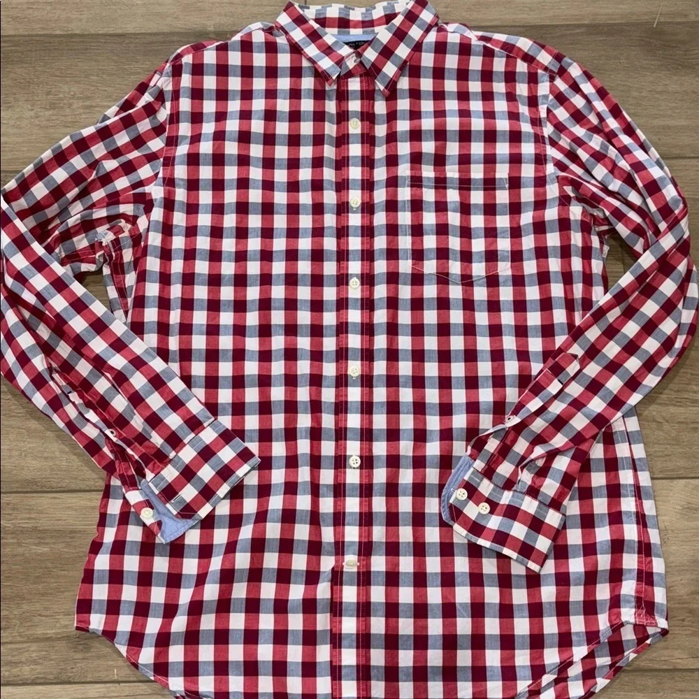 Banana Republic Red and White checkered slim fit Men's Shirt size large